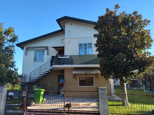 Casa Singola in Vendita a 2