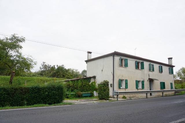 Casa Singola in Vendita a 2