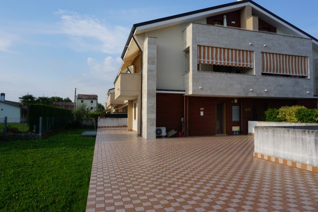Appartamento in Vendita a 16