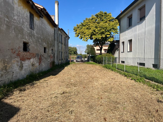 Magazzino  in Vendita a Quarto d'Altino